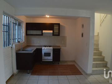 Casa en Residencial Fuentes del Conquistador 4 recamaras 2 1/2 banos, seguridad, jardines