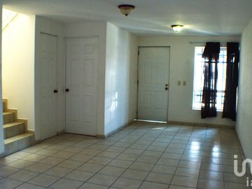 Casa en Residencial Fuentes del Conquistador 4 recamaras 2 1/2 banos, seguridad, jardines
