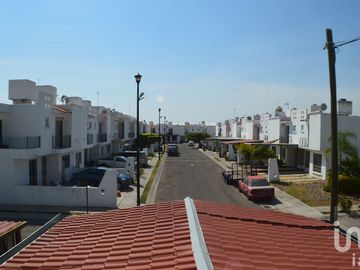 Casa en Residencial Fuentes del Conquistador 4 recamaras 2 1/2 banos, seguridad, jardines