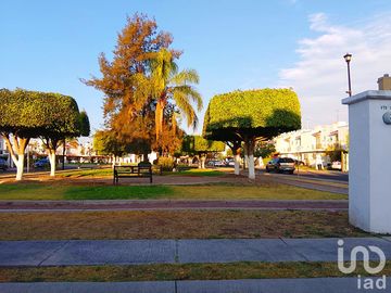 Casa en Residencial Fuentes del Conquistador 4 recamaras 2 1/2 banos, seguridad, jardines