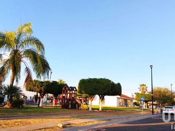 Casa en Residencial Fuentes del Conquistador 4 recamaras 2 1/2 banos, seguridad, jardines