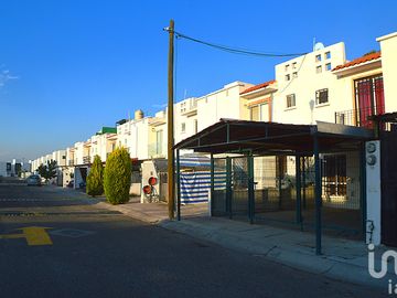Casa en Residencial Fuentes del Conquistador 4 recamaras 2 1/2 banos, seguridad, jardines