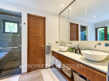 Piedra Roja, Casa remodelada, en Exclusivo Condominio Con Cancha de Golf