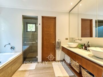 Piedra Roja, Casa remodelada, en Exclusivo Condominio Con Cancha de Golf