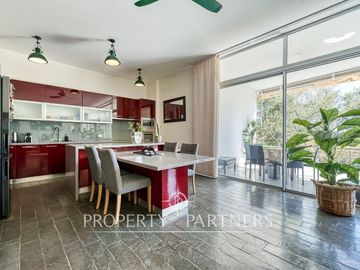 Lindo departamento en primer piso con gran terraza