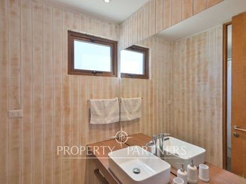 Casa de Ensueño con Vista Despejada al Mar en Exclusivo Condominio Agua Dulce, Huentelauquén