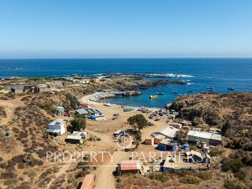 Casa de Ensueño con Vista Despejada al Mar en Exclusivo Condominio Agua Dulce, Huentelauquén