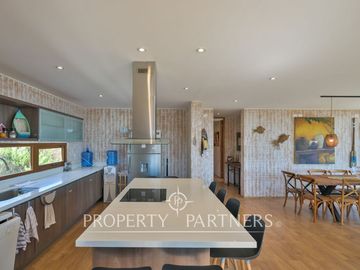 Casa de Ensueño con Vista Despejada al Mar en Exclusivo Condominio Agua Dulce, Huentelauquén