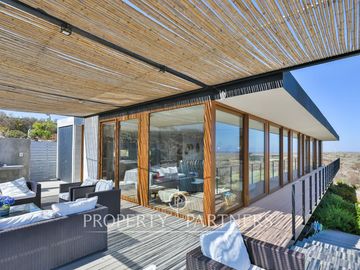 Casa de Ensueño con Vista Despejada al Mar en Exclusivo Condominio Agua Dulce, Huentelauquén
