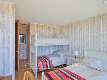 Casa de Ensueño con Vista Despejada al Mar en Exclusivo Condominio Agua Dulce, Huentelauquén