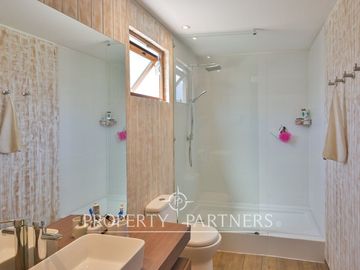Casa de Ensueño con Vista Despejada al Mar en Exclusivo Condominio Agua Dulce, Huentelauquén
