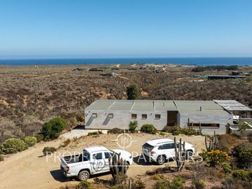 Casa de Ensueño con Vista Despejada al Mar en Exclusivo Condominio Agua Dulce, Huentelauquén
