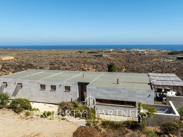 Casa de Ensueño con Vista Despejada al Mar en Exclusivo Condominio Agua Dulce, Huentelauquén