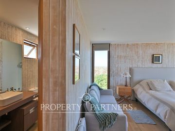 Casa de Ensueño con Vista Despejada al Mar en Exclusivo Condominio Agua Dulce, Huentelauquén
