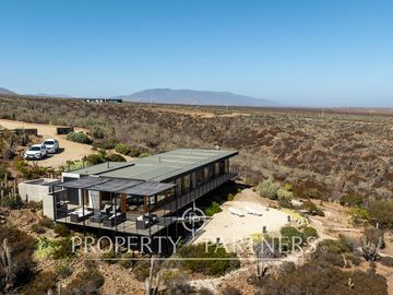 Casa de Ensueño con Vista Despejada al Mar en Exclusivo Condominio Agua Dulce, Huentelauquén