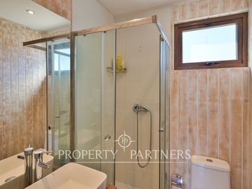 Casa de Ensueño con Vista Despejada al Mar en Exclusivo Condominio Agua Dulce, Huentelauquén