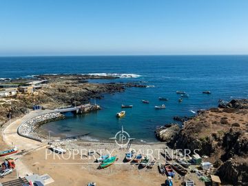 Casa de Ensueño con Vista Despejada al Mar en Exclusivo Condominio Agua Dulce, Huentelauquén
