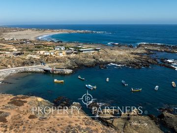 Casa de Ensueño con Vista Despejada al Mar en Exclusivo Condominio Agua Dulce, Huentelauquén