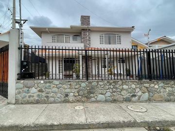 HERMOSA CASA EN VENTA, SECTOR CEBOLLAR