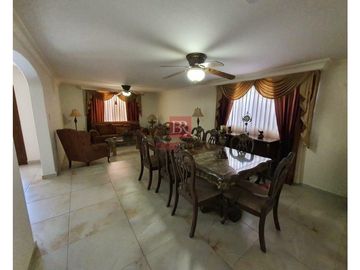 CASA EN VENTA EN COL. DEL VALLE. CD. OBREGÓN, SONORA