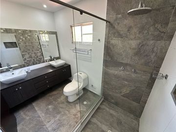 CASA DE CONJUNTO EN ARRIENDO O VENTA EN LA CASTELLANA