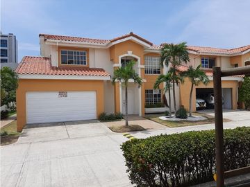 CASA DE CONJUNTO EN ARRIENDO O VENTA EN LA CASTELLANA