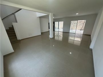 CASA DE CONJUNTO EN ARRIENDO O VENTA EN LA CASTELLANA