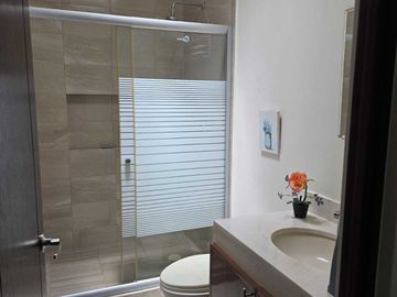 Casa en venta  de 1 piso en lomas residencial