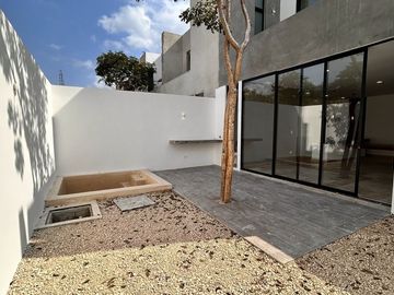 Casa en privada con amenidades cerca del Country Club