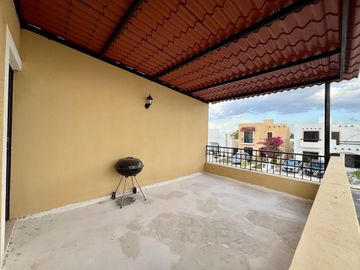 Casa en venta, en esquina en PRIVADA GRAN SANTA FE, NORTE MERIDA, Yuc