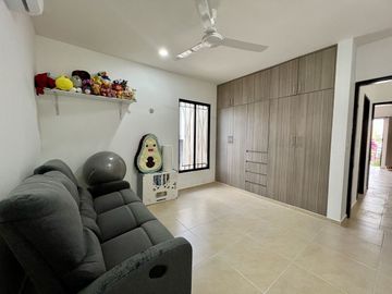 Casa en venta, en esquina en PRIVADA GRAN SANTA FE, NORTE MERIDA, Yuc