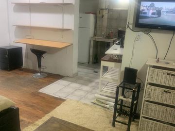 Monoambiente con entrepiso en Congreso