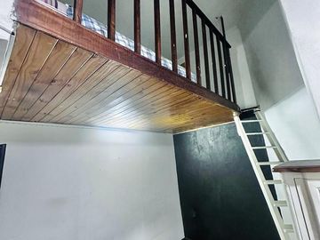 Monoambiente con entrepiso en Congreso