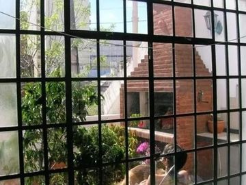 Casa en venta - 5 Dormitorios 2 Baños - Avellaneda