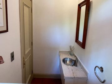 PRECIOSA CASA EN VENTA 5 DORM PIEDRA ROJA CHICUREO COLINA
