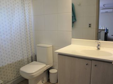 PRECIOSA CASA EN VENTA 5 DORM PIEDRA ROJA CHICUREO COLINA