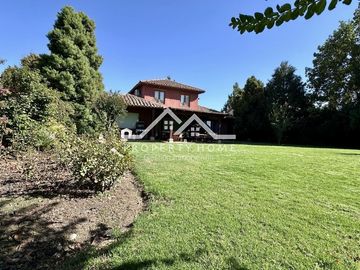 PRECIOSA CASA EN VENTA 5 DORM PIEDRA ROJA CHICUREO COLINA