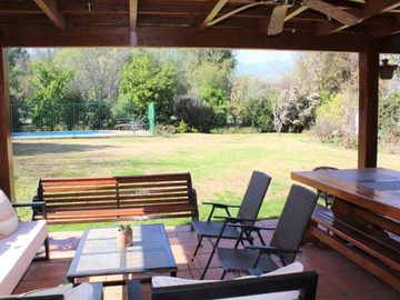 PRECIOSA CASA EN VENTA 5 DORM PIEDRA ROJA CHICUREO COLINA