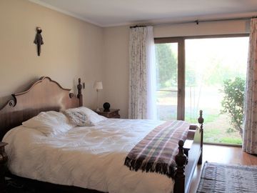 PRECIOSA CASA EN VENTA 5 DORM PIEDRA ROJA CHICUREO COLINA