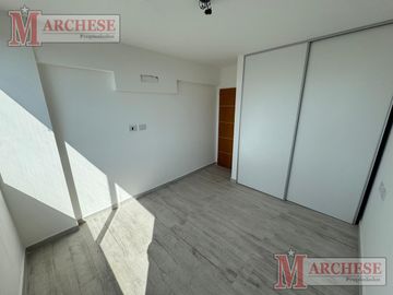 Departamento 2 amb a estrenar en el centro de Ituzaingó N