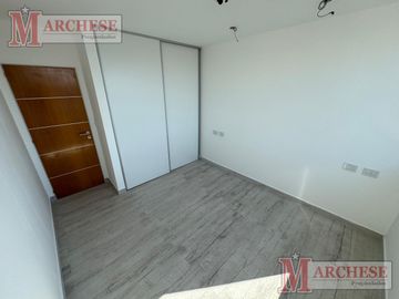 Departamento 2 amb a estrenar en el centro de Ituzaingó N