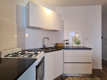 Venta departamento de 1 dormitorio con balcón a estrenar en zona río