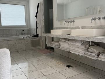 Excelente Casa - Las Lomas de San Isidro
