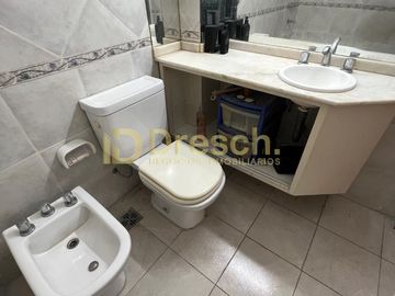 Tres ambientes con amplio balcón en Recoleta