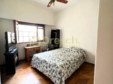 Tres ambientes con amplio balcón en Recoleta