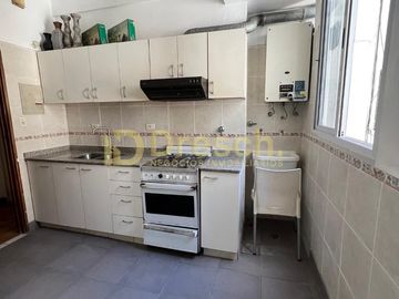 Tres ambientes con amplio balcón en Recoleta