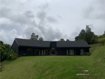 Venta de Casa en El Retiro en Parcelacion Sector Puro Cuero