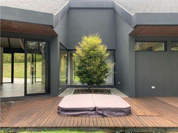Venta de Casa en El Retiro en Parcelacion Sector Puro Cuero