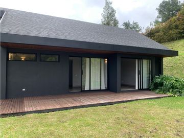 Venta de Casa en El Retiro en Parcelacion Sector Puro Cuero
