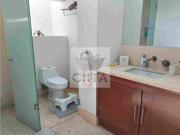 EXCLUSIVA RESIDENCIA EN PRADO LARGO, CON BUENOS ACABADOS